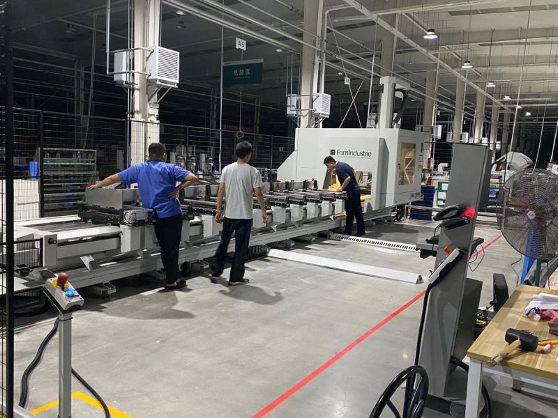 工程师们挑灯夜战中